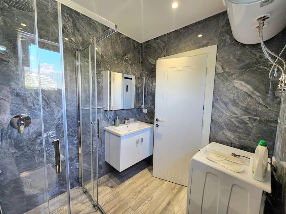 Tirana City Center Penthouse Oasis Bagian luar foto