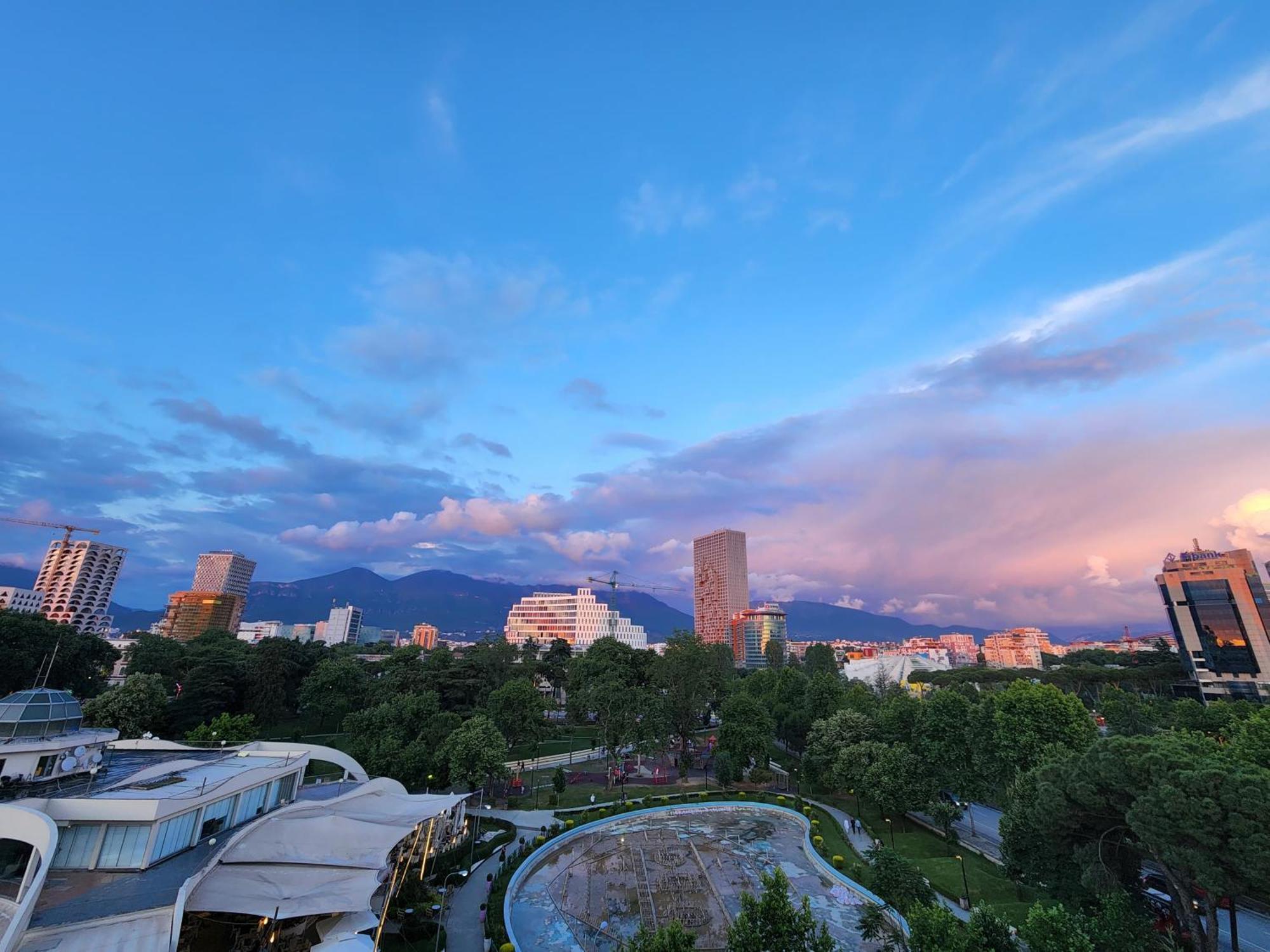 Tirana City Center Penthouse Oasis Bagian luar foto